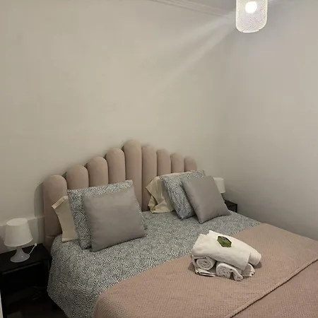 Quiet Street Alfama * リスボン